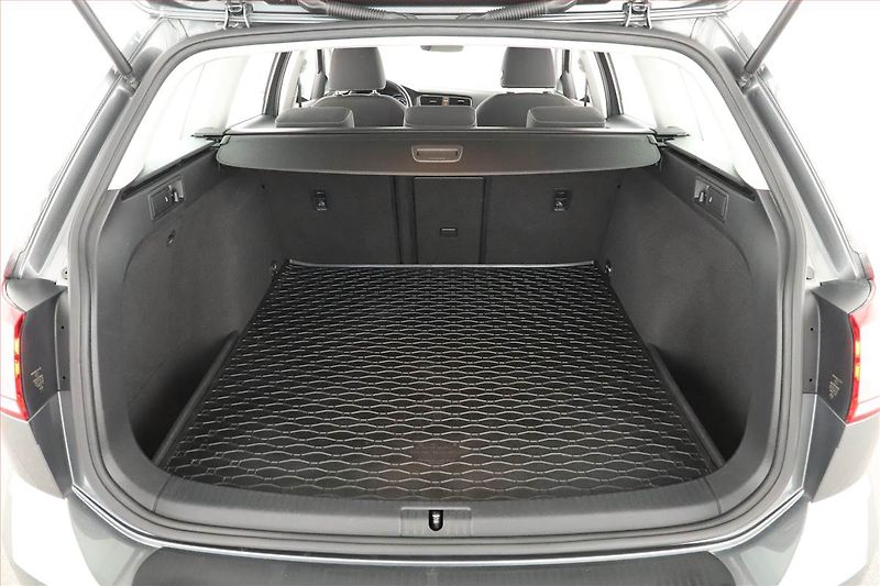 Volkswagen Golf (2018) 1.0 TSI, Tempomat - fotka 10 z 15