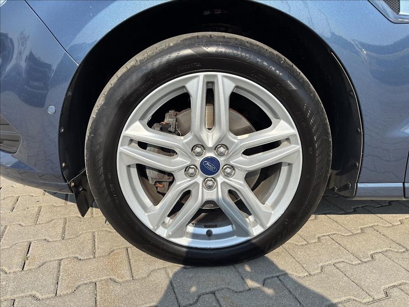 Ford S-MAX 2,0 EcoBlue Titanium AWD AUT - fotka 9 z 51