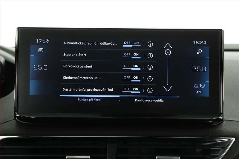 Peugeot 3008 (2021) 1.5 BlueHDi, Automat, ČR,1.maj - fotka 17 z 20