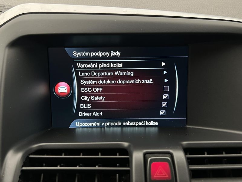 Volvo XC60 D5 AWD SUMMUM AUT CZ - fotka 31 z 38