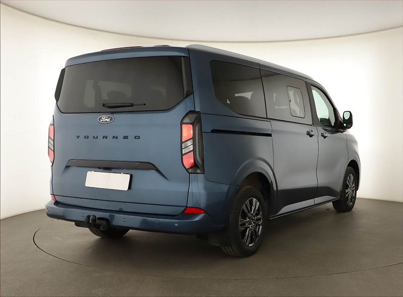 Ford Tourneo Custom (2025) 2.0 EcoBlue - fotka 5 z 15