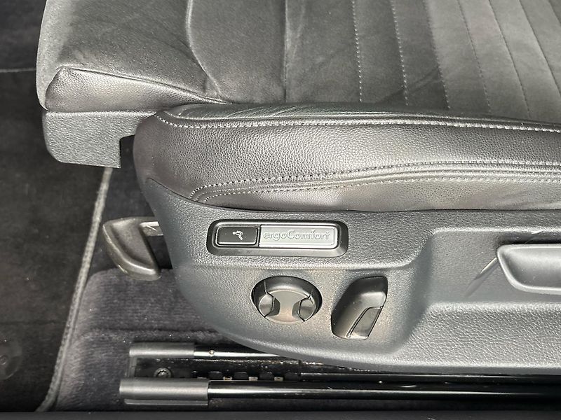 Volkswagen Passat R-Line DSG - fotka 27 z 32