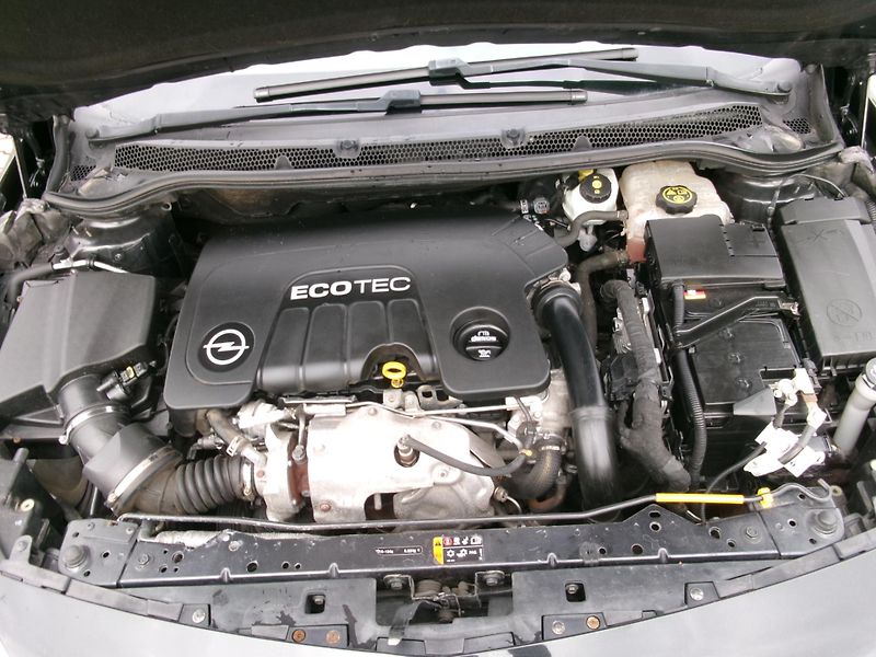 Opel Astra 1,6 CDTi NAVI AUTOKLIMA  - fotka 28 z 29