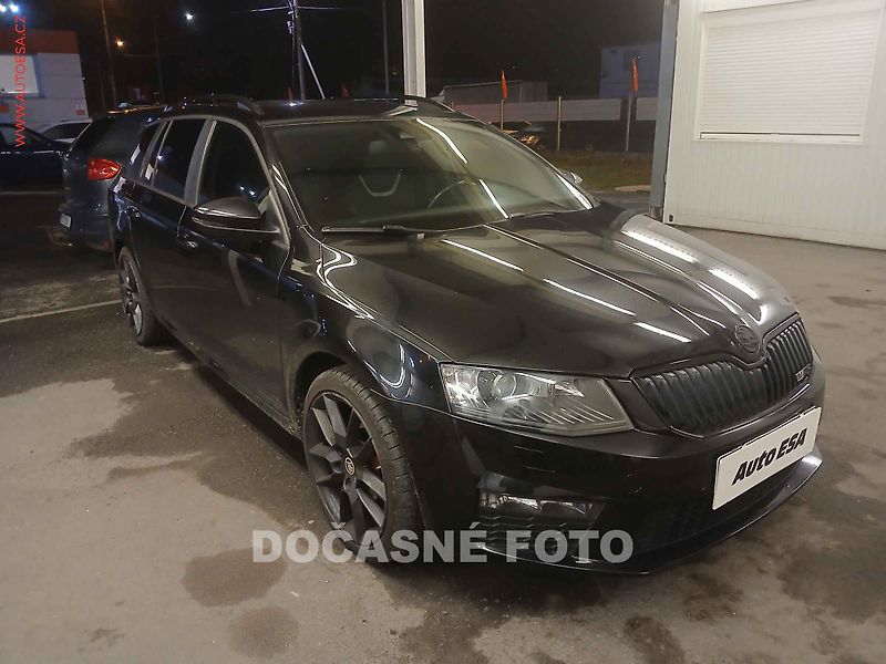 Škoda Octavia (2014) 2.0 TDi, RS, DSG, bixen, navi - fotka 1 z 3