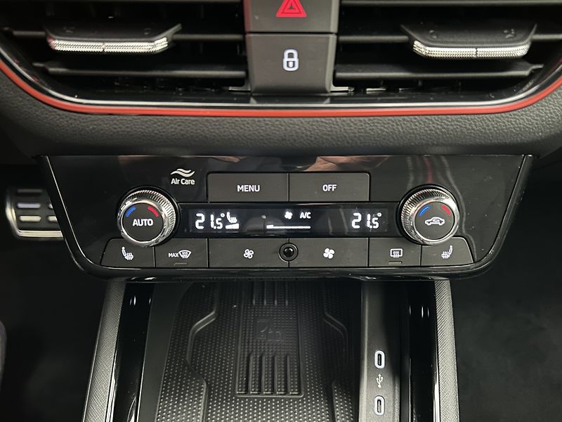 Škoda Kamiq 1.5 TSI Monte Carlo - fotka 14 z 29