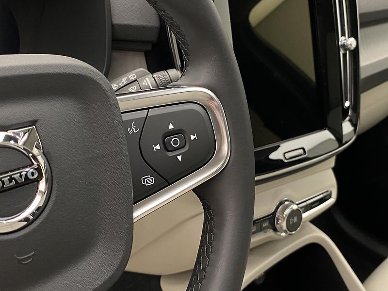 Volvo XC40 B4 DARK ULTRA AUT CZ - fotka 21 z 59