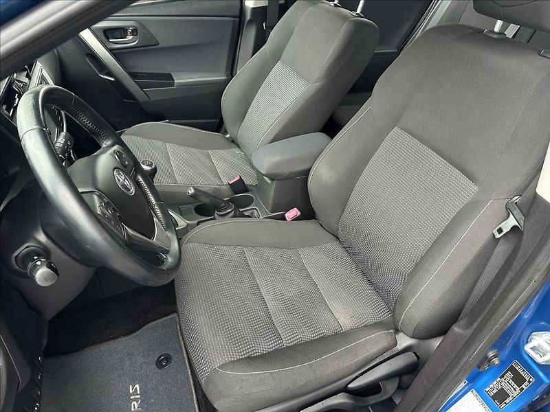 Toyota Auris 1,6 EXCLUSIVE - fotka 14 z 28