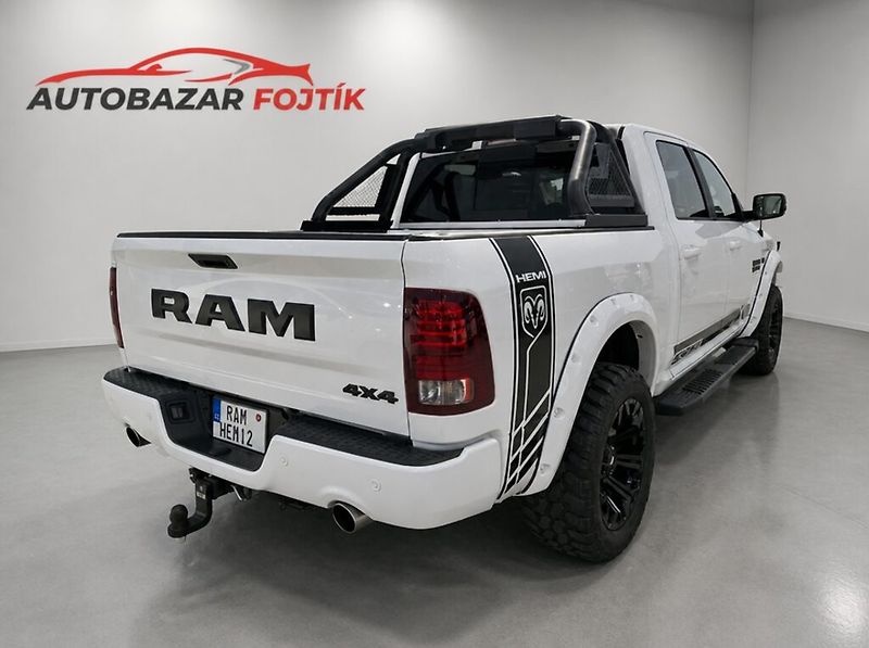 Dodge RAM 1500 (2018) 5.7 HEMI V8 Sport Crew Cab 4×4 - fotka 7 z 24