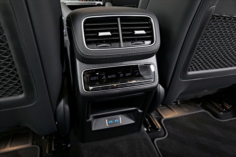 Mercedes-Benz GLE 63 S AMG 4M / ČR / NIGHT - fotka 22 z 25