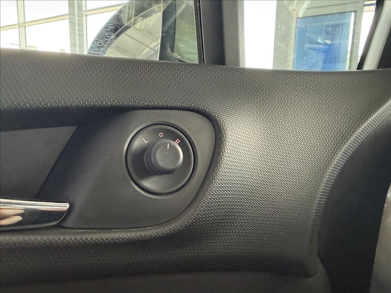 Opel Meriva 1,4   74kW,2.MAJITEL - fotka 11 z 28