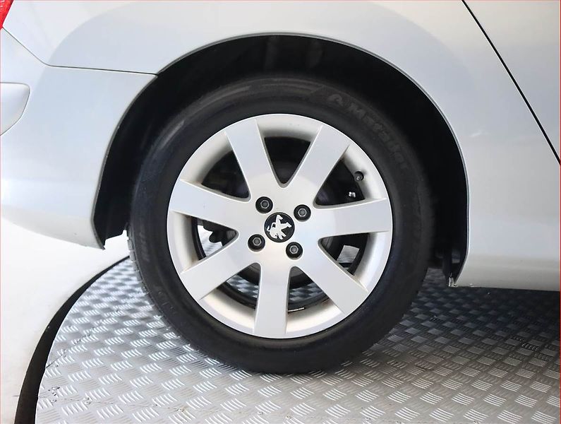 Peugeot 308 (2013) 1.6 HDi, Serv.kniha, nová STK - fotka 13 z 17