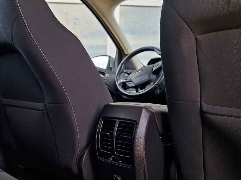 Ford Kuga 1,5 i EB 88kW AC VÝHŘEV NOVSTK - fotka 15 z 36