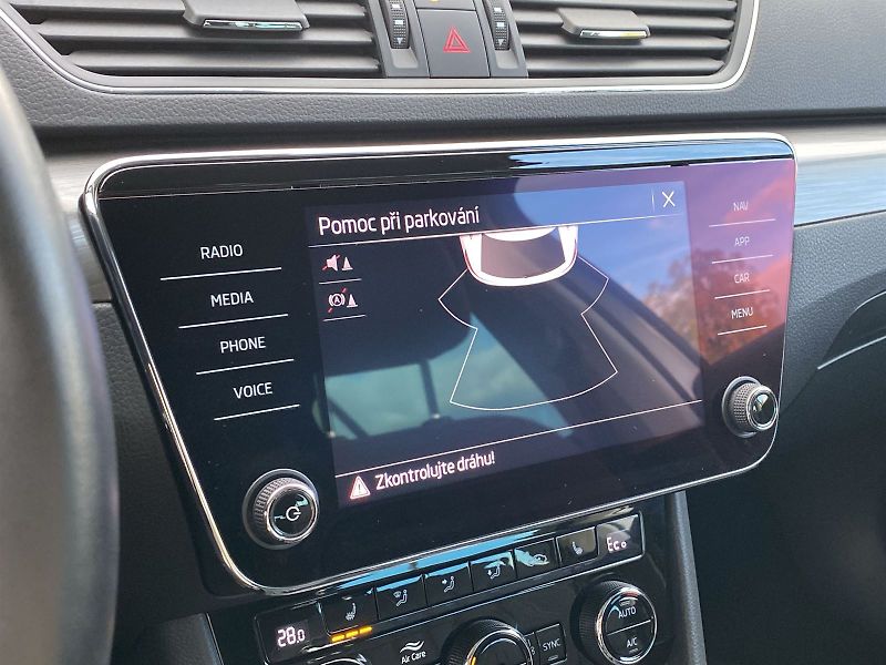 Škoda Superb (2021) Combi 1.4 TSI iV DSG Style - fotka 18 z 34