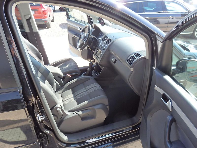 Volkswagen Touran 1,4 TSI 103 KW ZÁLOHOVÁNO - fotka 12 z 25