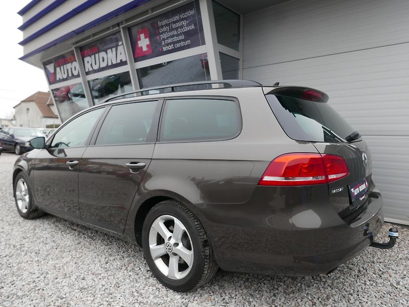 Volkswagen Passat 1,6 TDI 77kW Kombi - fotka 14 z 38