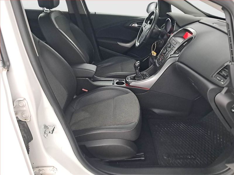 Opel Astra (2011) 1.6 16V, Tempomat - fotka 9 z 16