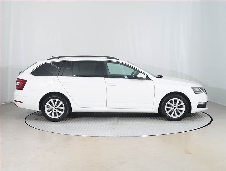 Škoda Octavia (2020) Style 1.6 TDI, Tempomat - fotka 6 z 16