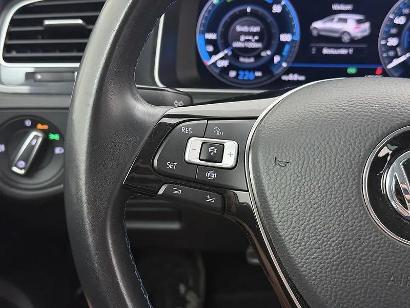 Volkswagen e-Golf 100kW ACC Tepelko Virtual 1Maj - fotka 4 z 11