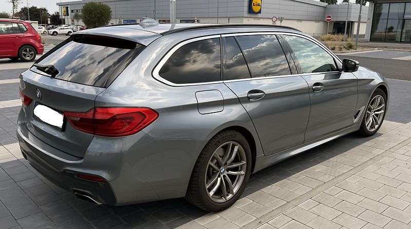 BMW Řada 5 (2017) BMW 540i Tour, noční, nez.tope - fotka 5 z 14