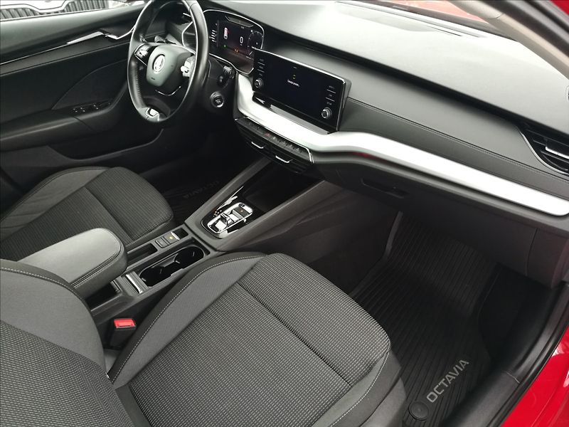 Škoda Octavia 2,0 TDI DSG 1.majitel - fotka 10 z 16