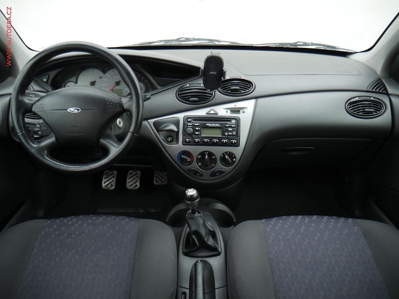 Ford Focus (2001) 1.6i, AC, el. výbava - fotka 8 z 15