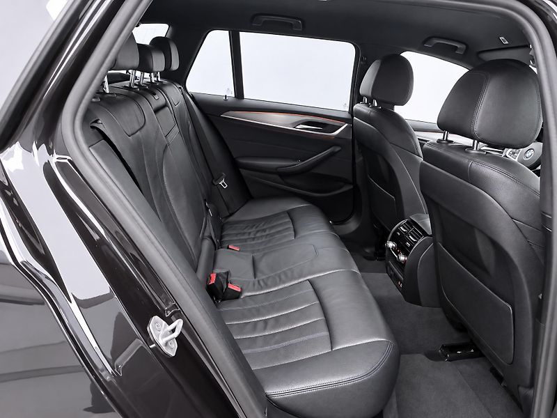 BMW Řada 5 3,0 540i 245kW xDrive DPH - fotka 13 z 29