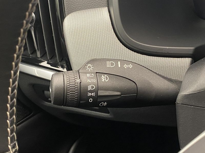 Volvo V90 B5 AWD R-DESIGN AUT CZ - fotka 22 z 53