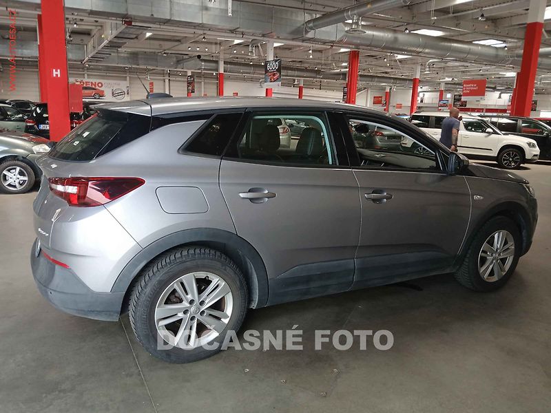 Opel Grandland X (2018) 1.6, servis.kniha, LED - fotka 1 z 3