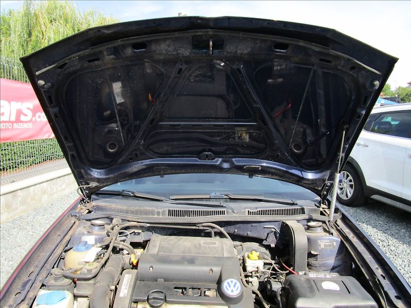 Volkswagen Golf 1.4i 16V, Klima - fotka 37 z 37