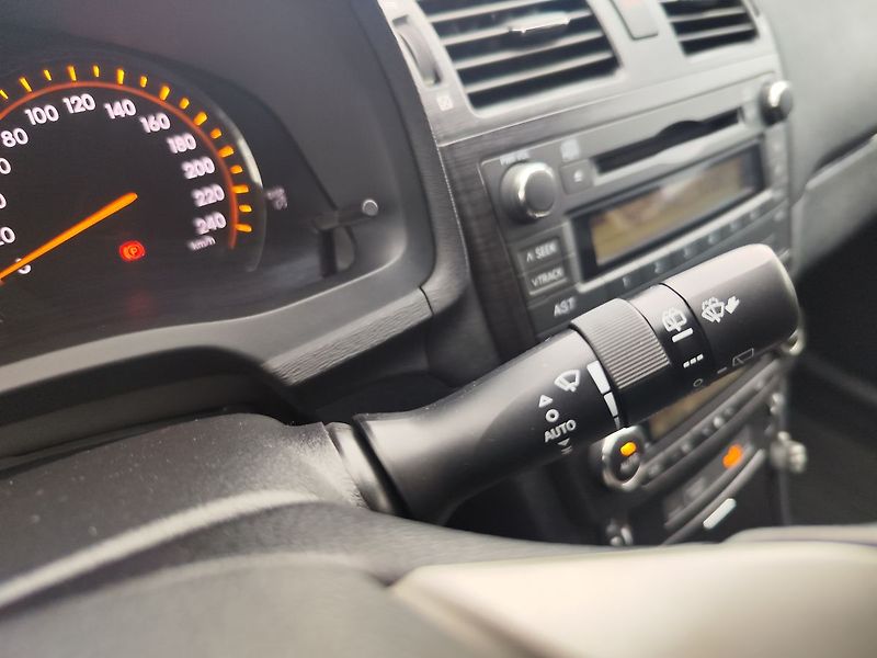 Toyota Avensis 2.2 D-4D/110kW Původ ČR. - fotka 23 z 27