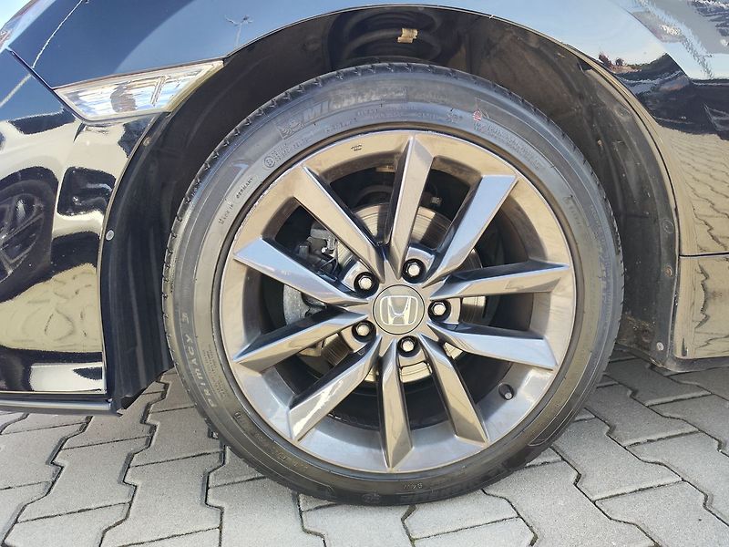 Honda Civic 1.0 i-VTec/93kW Elegance - fotka 30 z 30