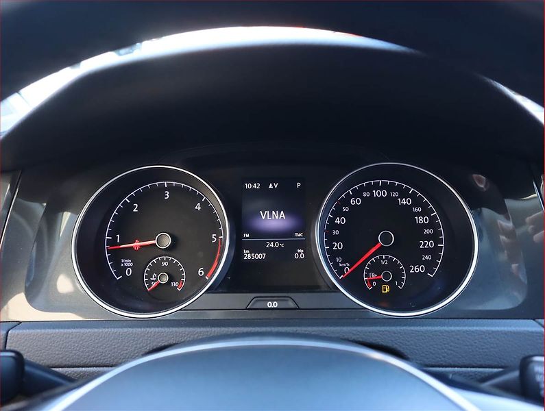 Volkswagen Golf (2018) 1.6 TDI, Automat, Serv.kniha - fotka 11 z 21