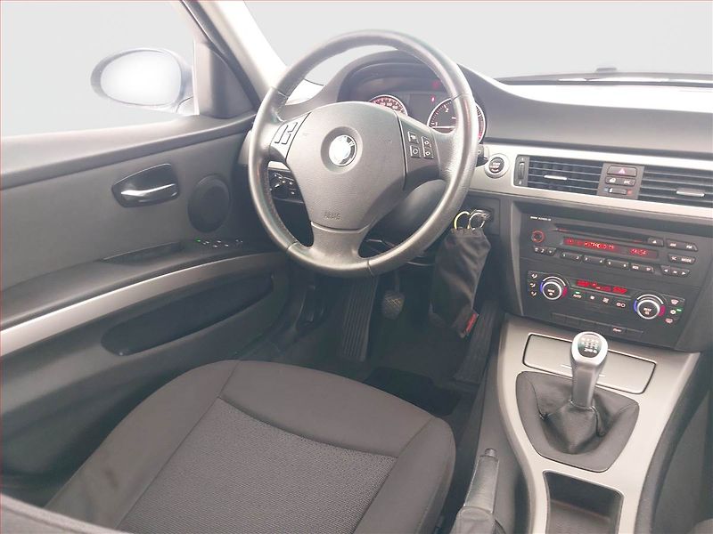 BMW Řada 3 (2008) 320 d, Serv.kniha, nová STK - fotka 7 z 21