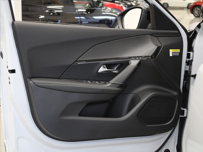 Peugeot 2008 1,2 Hybrid GT Alcant.NOVÝ VŮZ - fotka 16 z 26