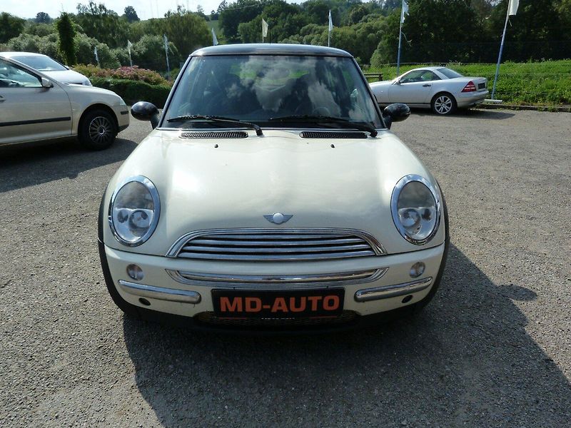 Mini Cooper 1.6 i 85 kw - fotka 2 z 17