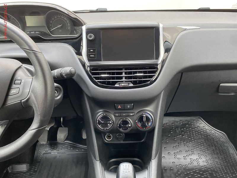 Peugeot 208 (2016) 1.2PT, 1.maj,ČR, servis - fotka 12 z 14