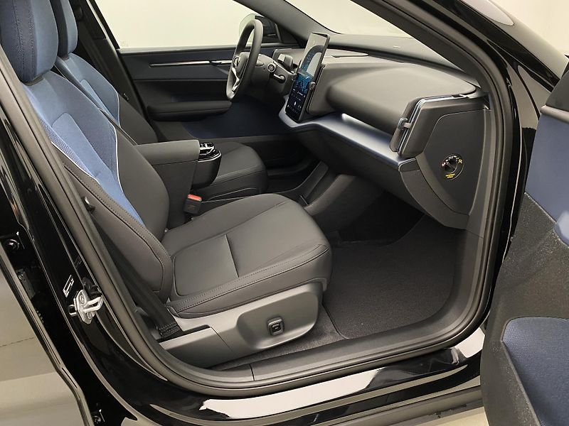 Volvo EX30 (2026) CROSS COUNTRY P5 LONG R. PLUS - fotka 23 z 61