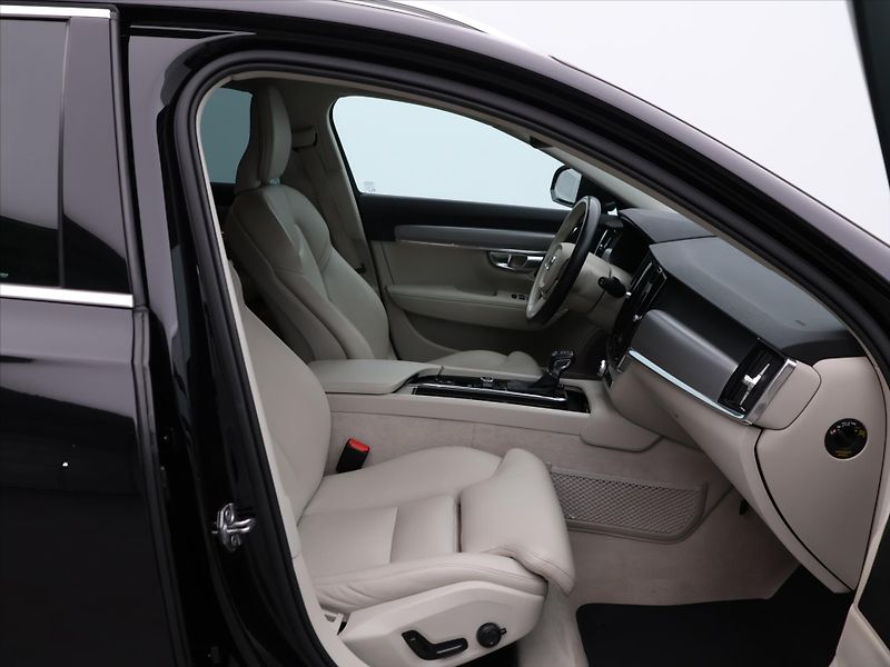 Volvo V90 2,0 D4 140kW Drive-E Momentum - fotka 12 z 29