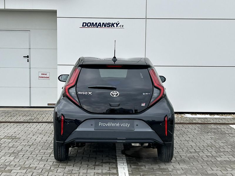 Toyota Aygo X GR SPORT 1,5 HEV AT - fotka 11 z 14