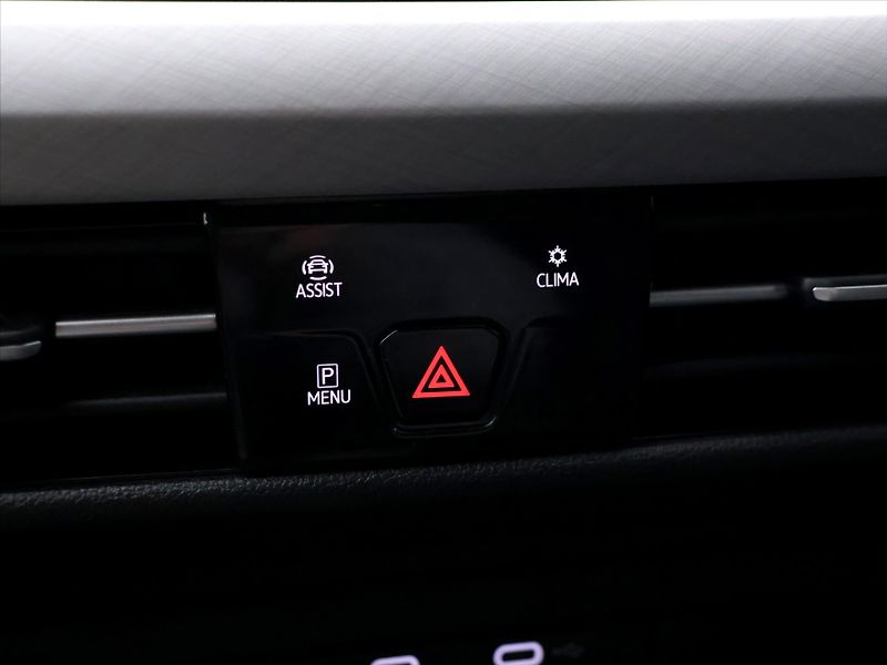 Volkswagen Golf 1,5 1.5 TSI 110 kW DSG Variant - fotka 23 z 35