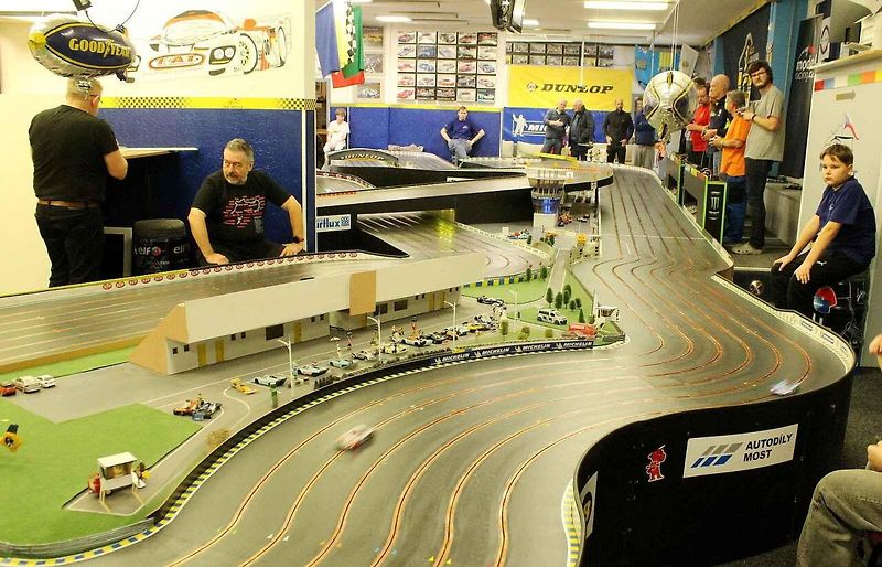 Modelářský Klub Most byl pořadatelm již 12. ročníku mezinárodního závodu LMP 32 na autodráze ve Středisku volného času v Mostě.