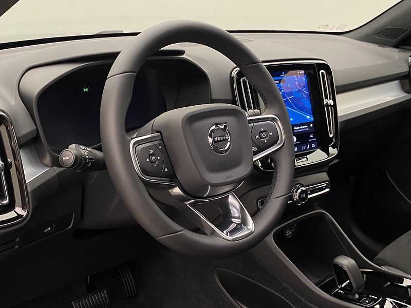 Volvo XC40 (2026) B3 AUT DARK ULTRA  - fotka 4 z 63