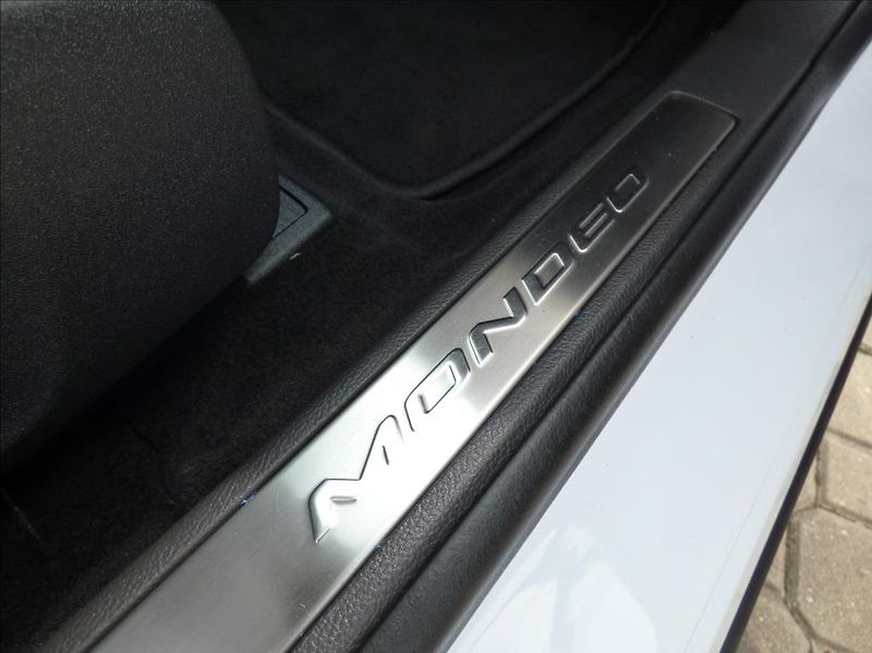 Ford Mondeo 2,0 LED,Navi,Titanium servis - fotka 60 z 72