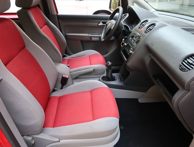 Volkswagen Caddy (2008) 1.4 i, 5Míst - fotka 9 z 16