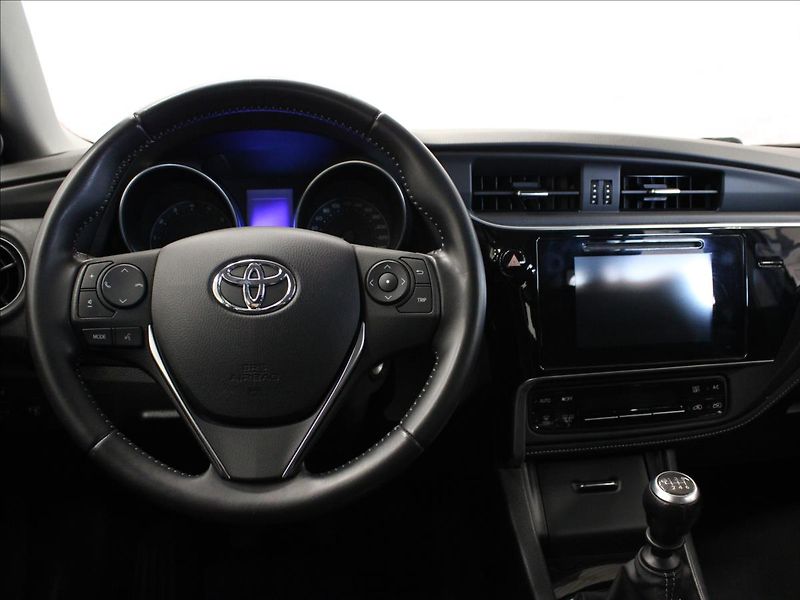 Toyota Auris 1,2 Turbo navi aut. Klima - fotka 27 z 31