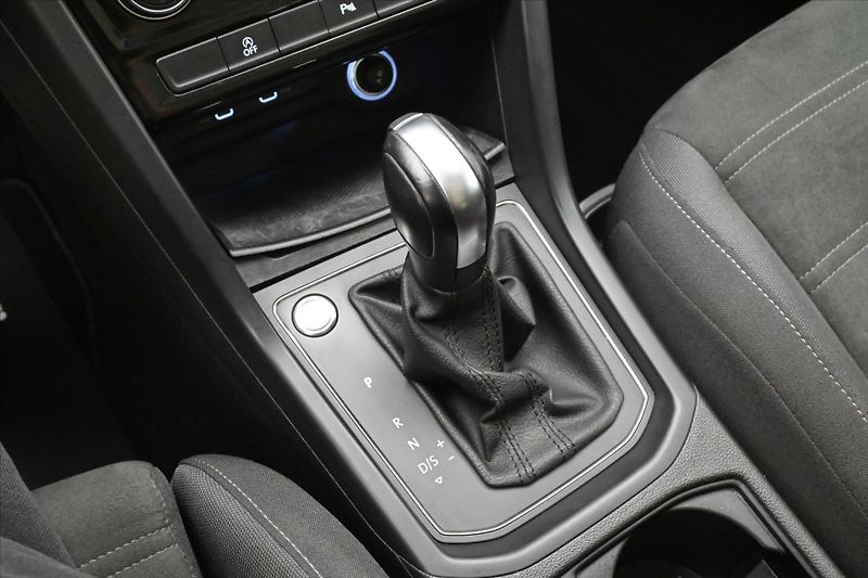 Volkswagen Touran 2,0 TDI 110 kW DSG COMFORT Zár - fotka 23 z 33