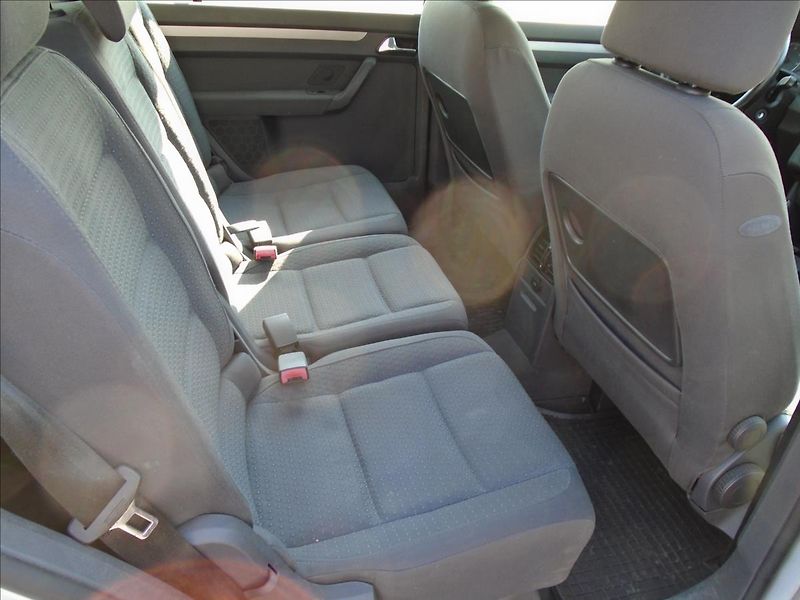 Volkswagen Touran 1,9   1,9,TDI-77KW-BEZ DPF - fotka 14 z 19