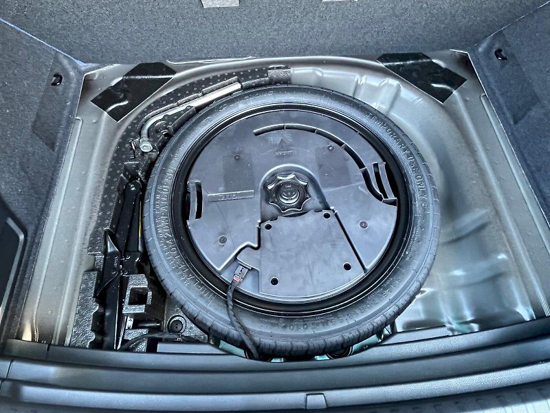 Škoda Karoq (2025) Sportline 1,5TSI / 110 kW DSG - fotka 33 z 36
