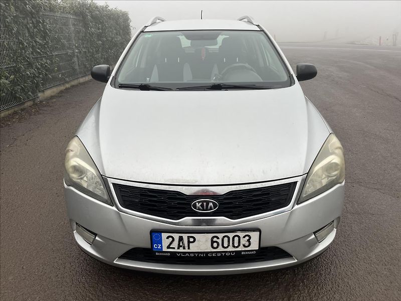 Kia Ceed 1,6 CRDi 16V KLIMA ALU SERVIS - fotka 2 z 29