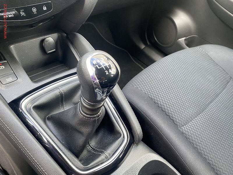 Nissan Qashqai (2017) 1.5dCi, Visia, TZ - fotka 16 z 16